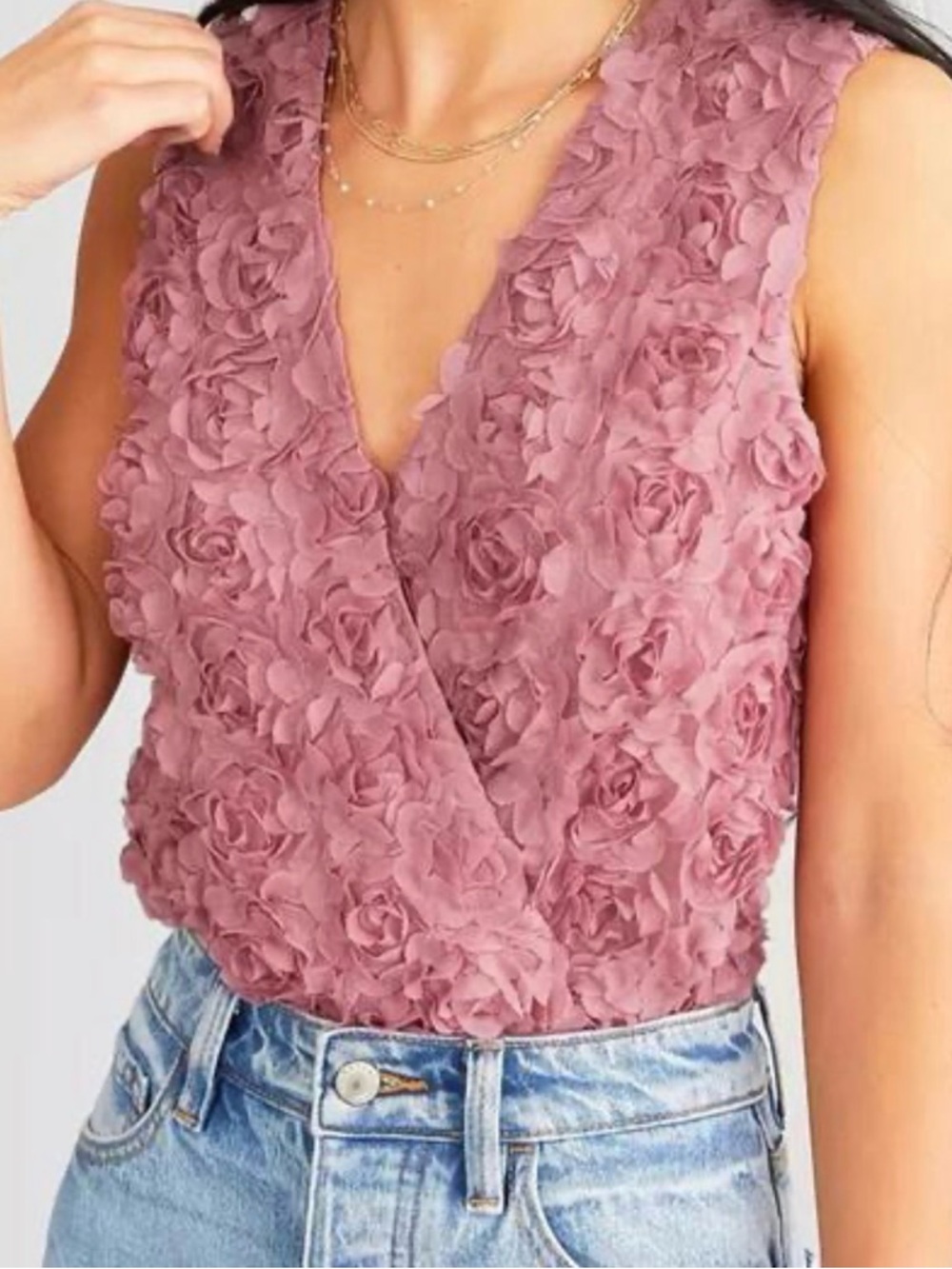 NWOT Sleeveless Rose Appliqué V-Neck Top - Mauve